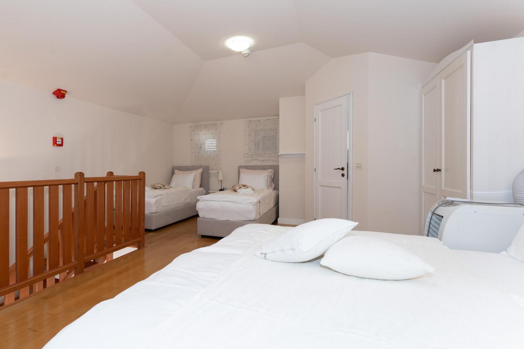 Hotel Abalone Цриквеница Экстерьер фото