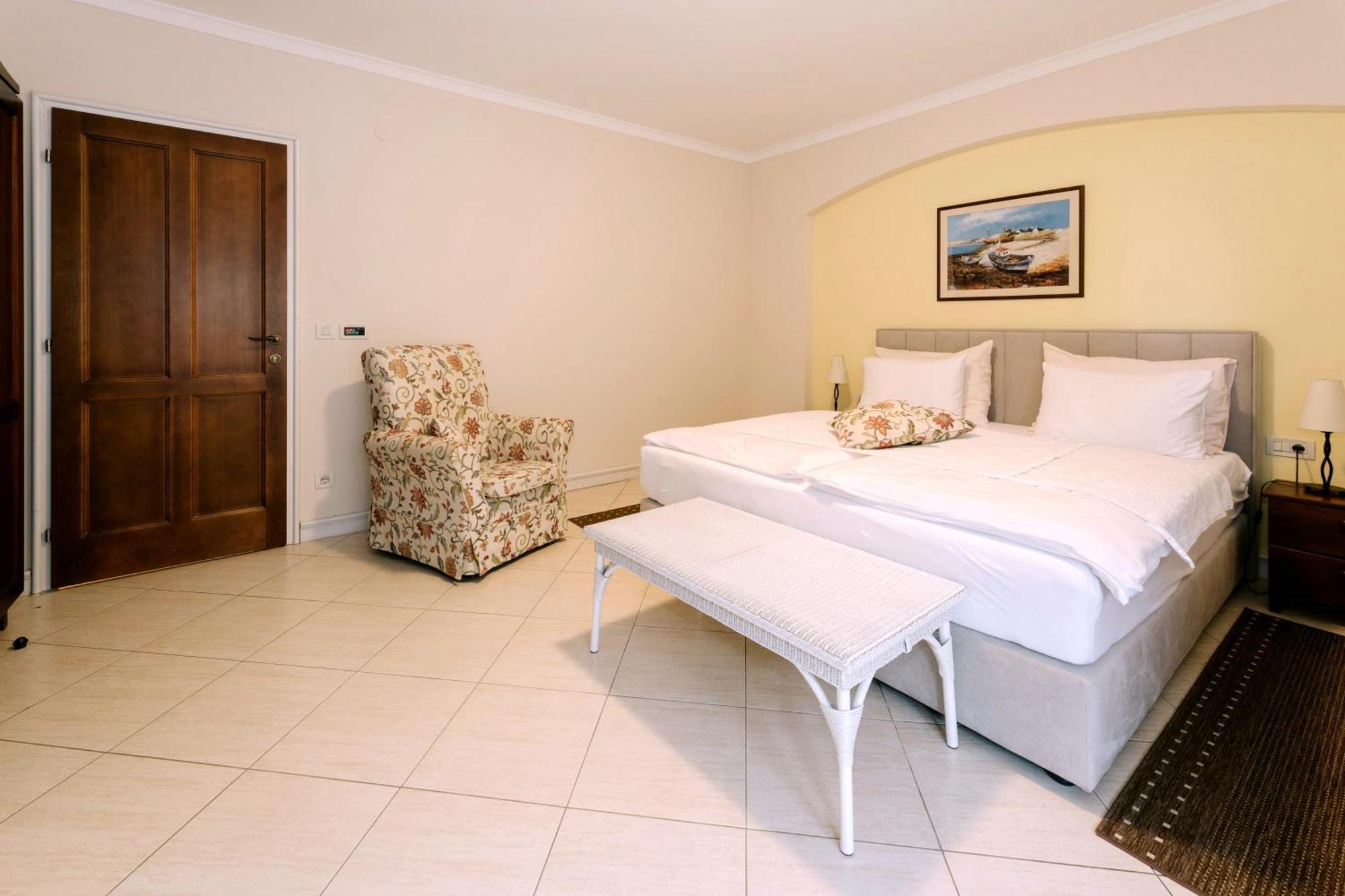 Hotel Abalone Цриквеница Экстерьер фото